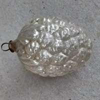 sølvfarvet gammel frugt julekugle i glas, gammelt julepynt